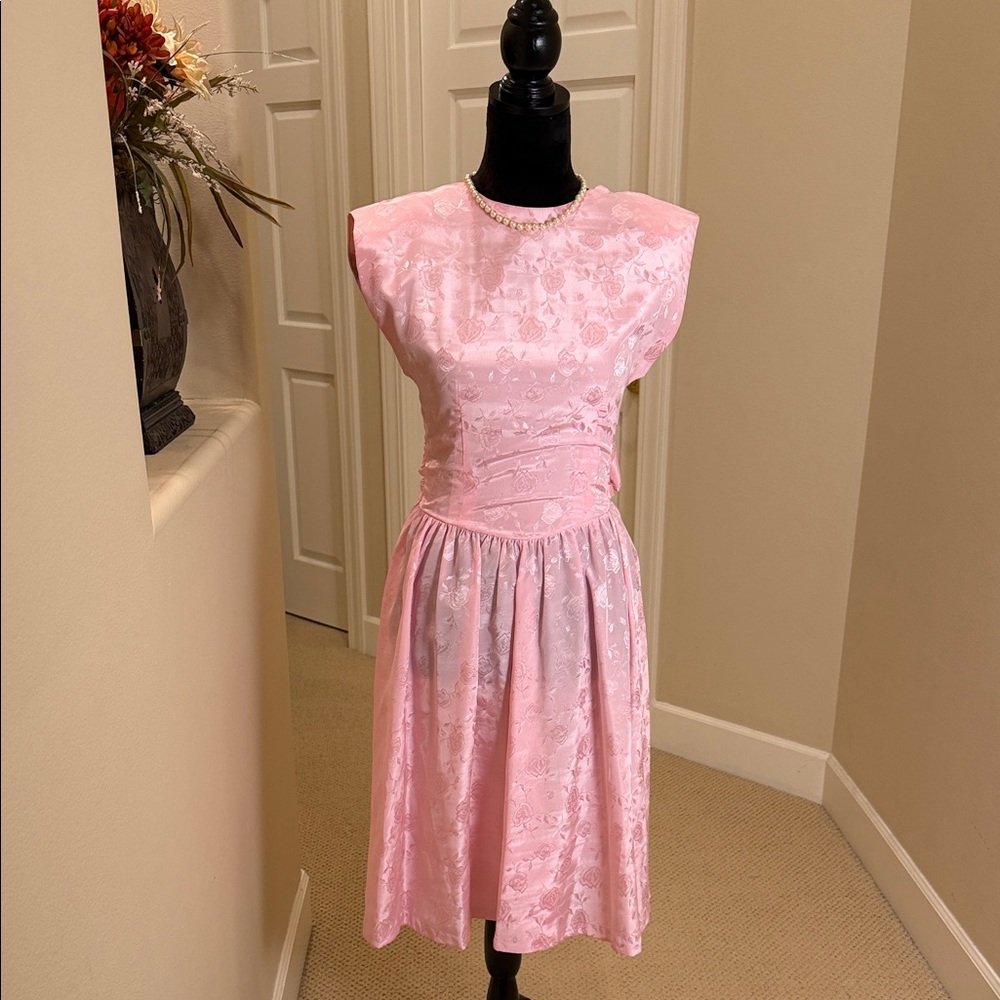 Vintage Elegant Pink Sleeveless Dress Hand made‎